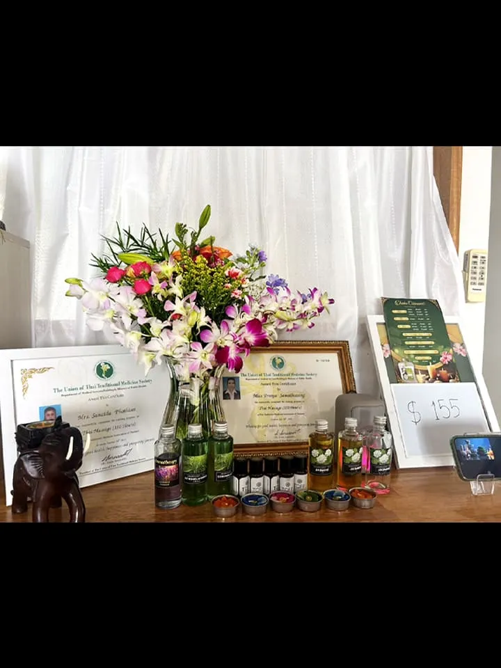 タイ古式マッサージの認定証とアロマ用品